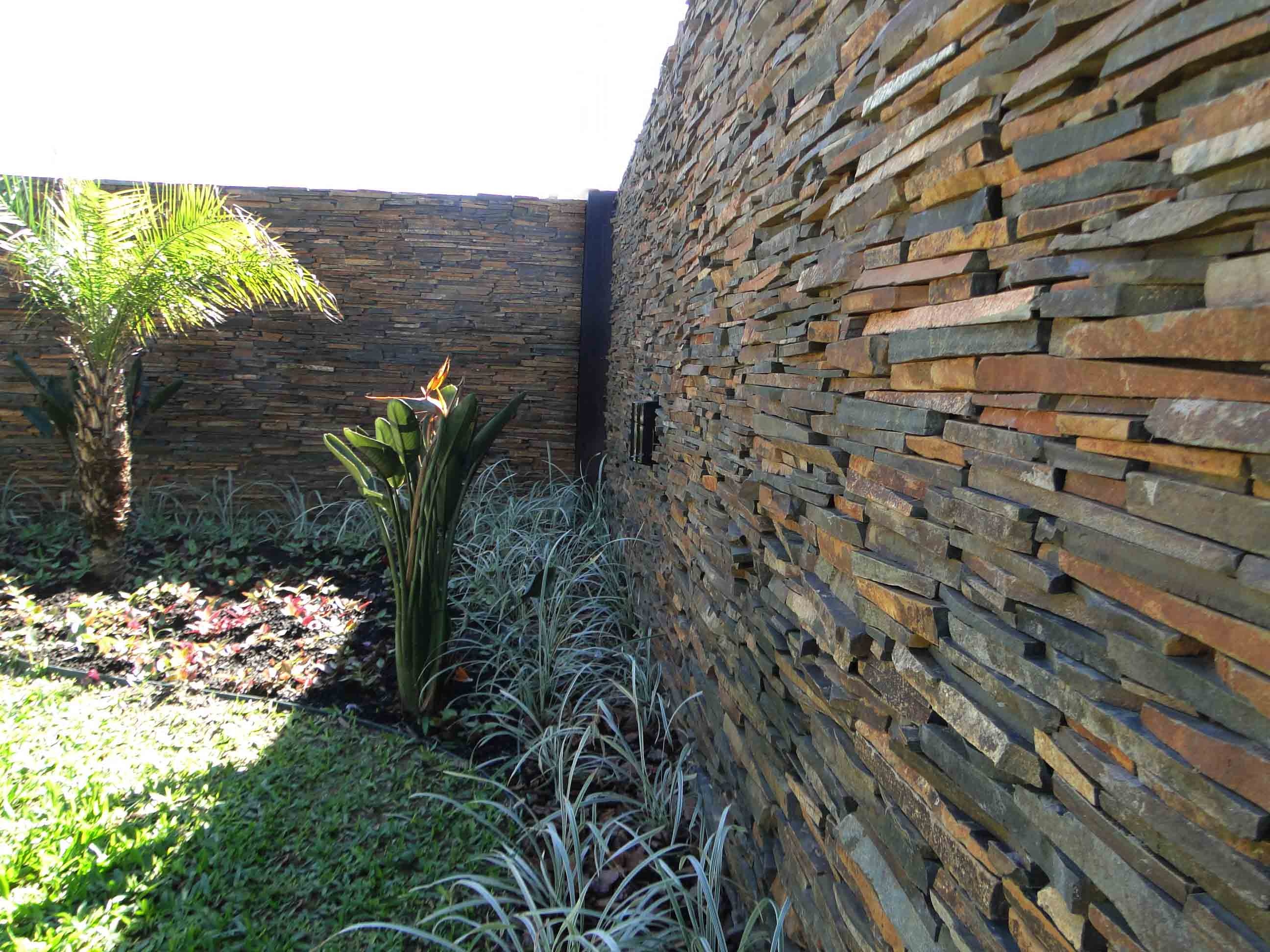 Filete de Pedra Ferro  Fachadas, Muro em pedra, Ferro